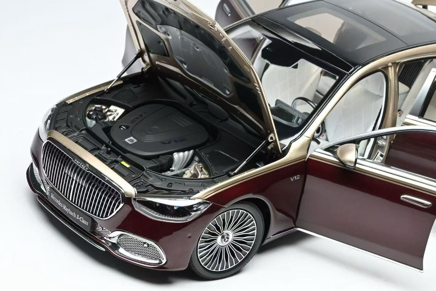 AR 1/18 Mercedes-Maybach S-Class Two-Tone Alloy Fully Openwork Car Model