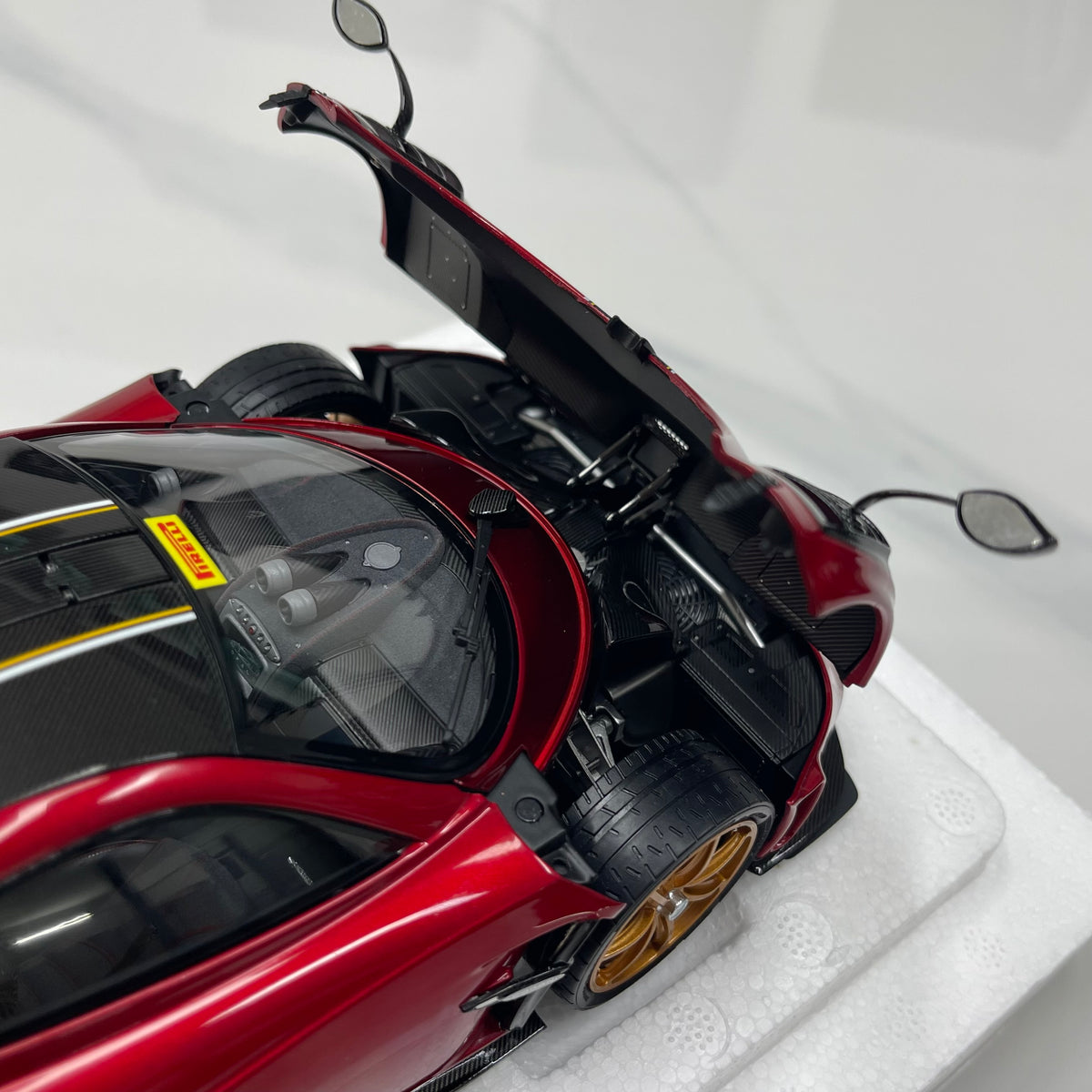 LCD 1/18 Pagani Imola (Red) – LCD18023-RE