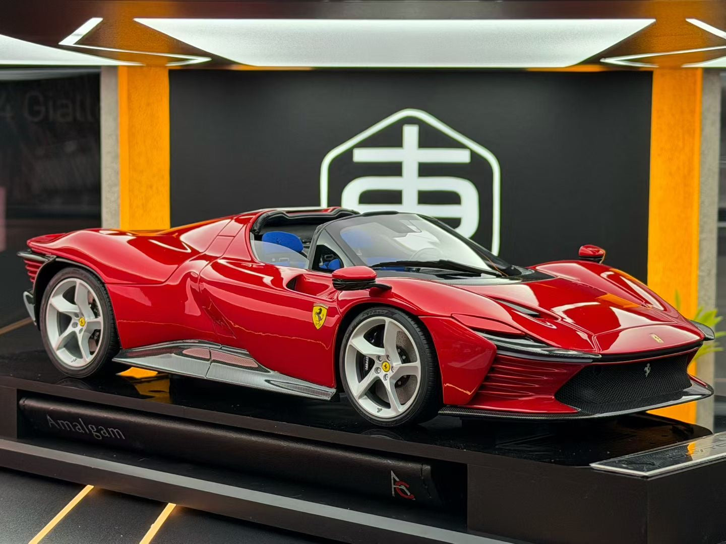 Amalgam 1:18 Ferrari Daytona SP3 M6276-SC1