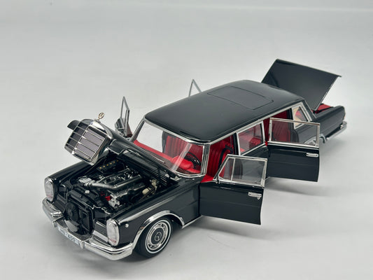 Kengfai 1/18 Mercedes-Benz Pullman alloy simulation car model ornaments birthday gift