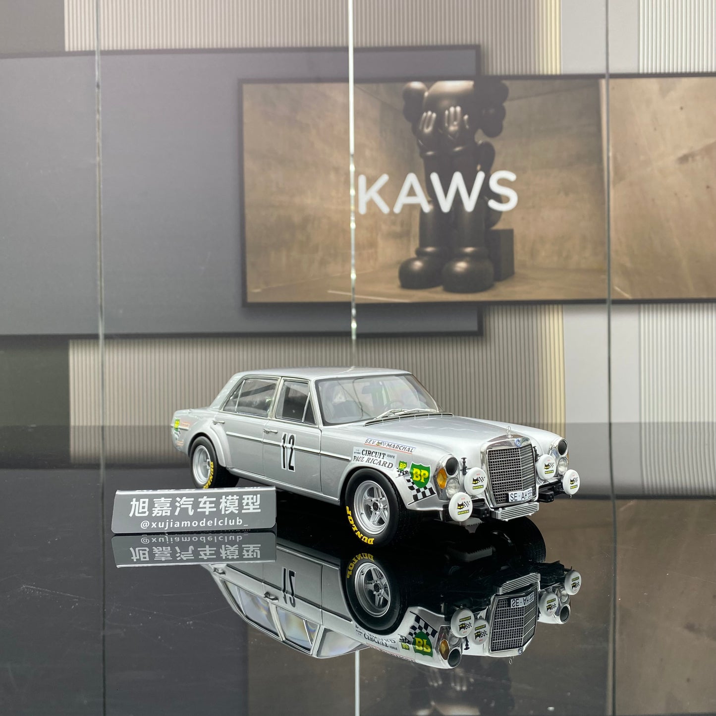 Minichamps 1/18 Benz 300SEL 6.8AMG Red Pig - Modelo de coche de resina, regalo de colección