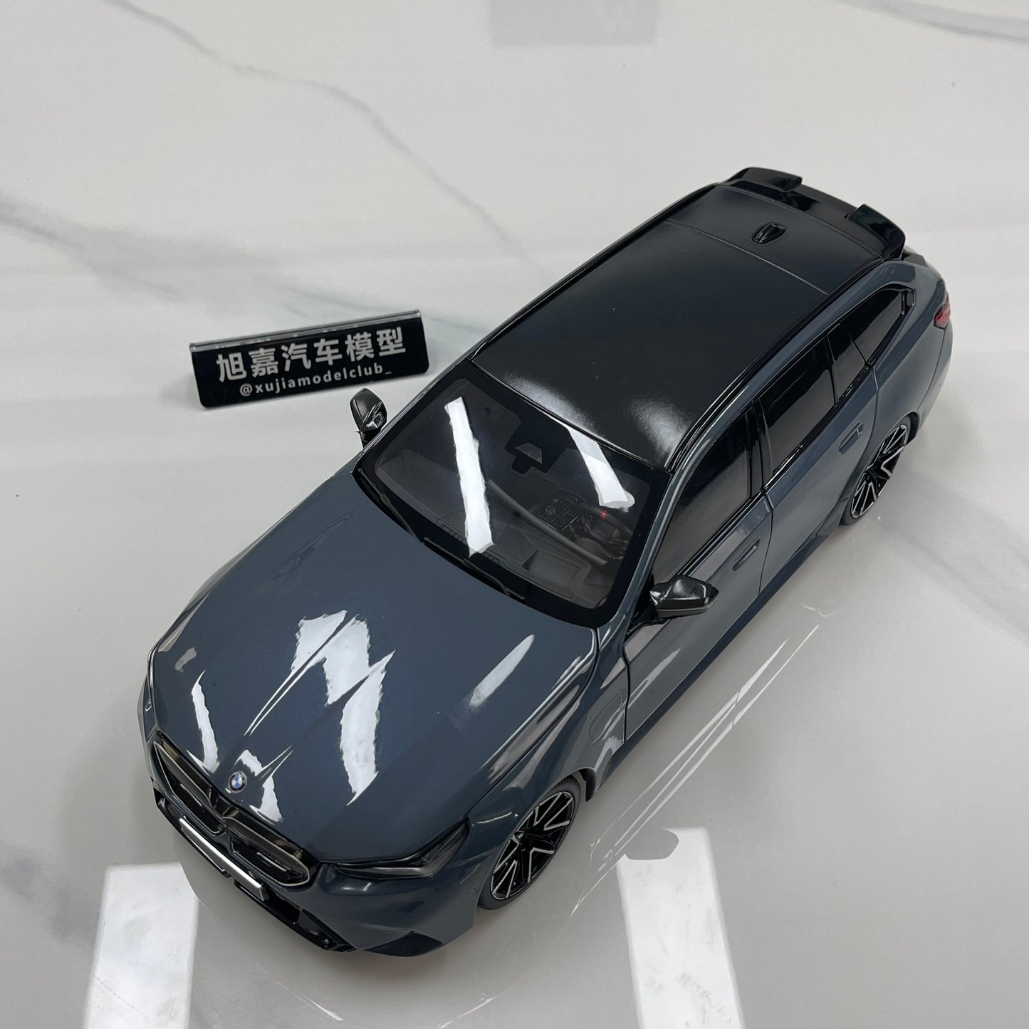 MINICHAMPS 1/18 BMW M5 Touring (2024) – Metallic Grey (110023901)