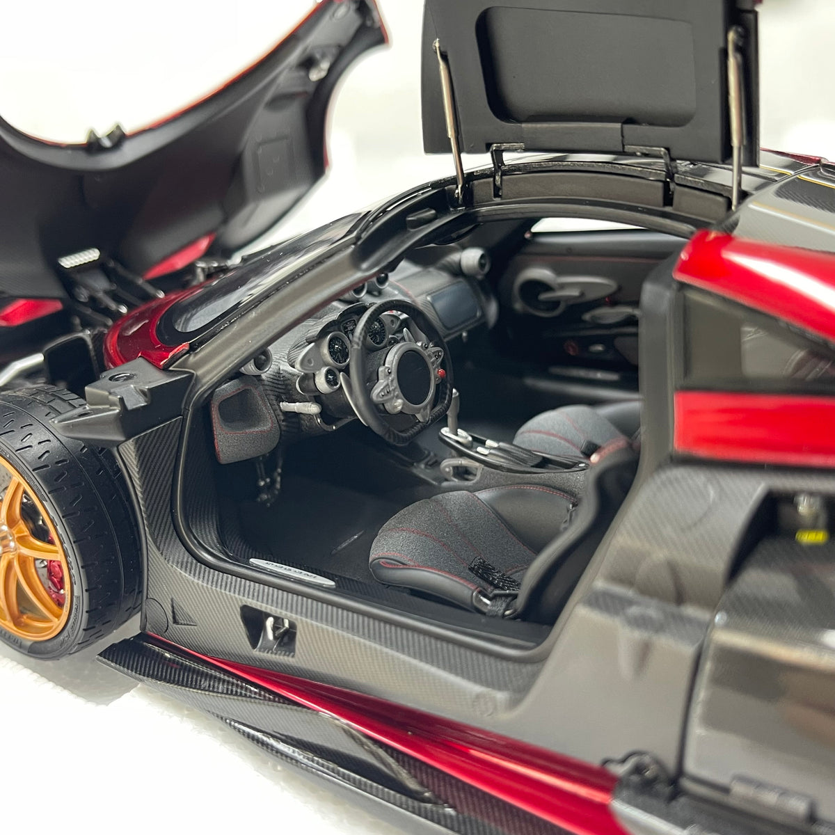 LCD 1/18 Pagani Imola (Red) – LCD18023-RE