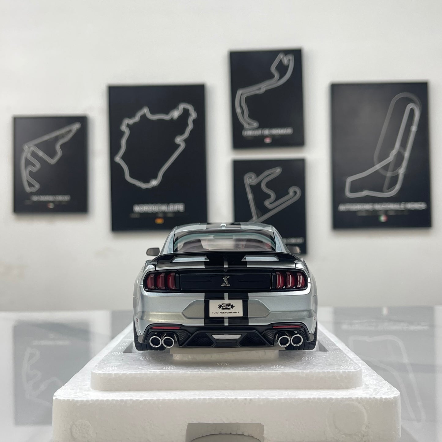 AUTOart 1/18 Ford Mustang Shelby GT500 Silver 73096