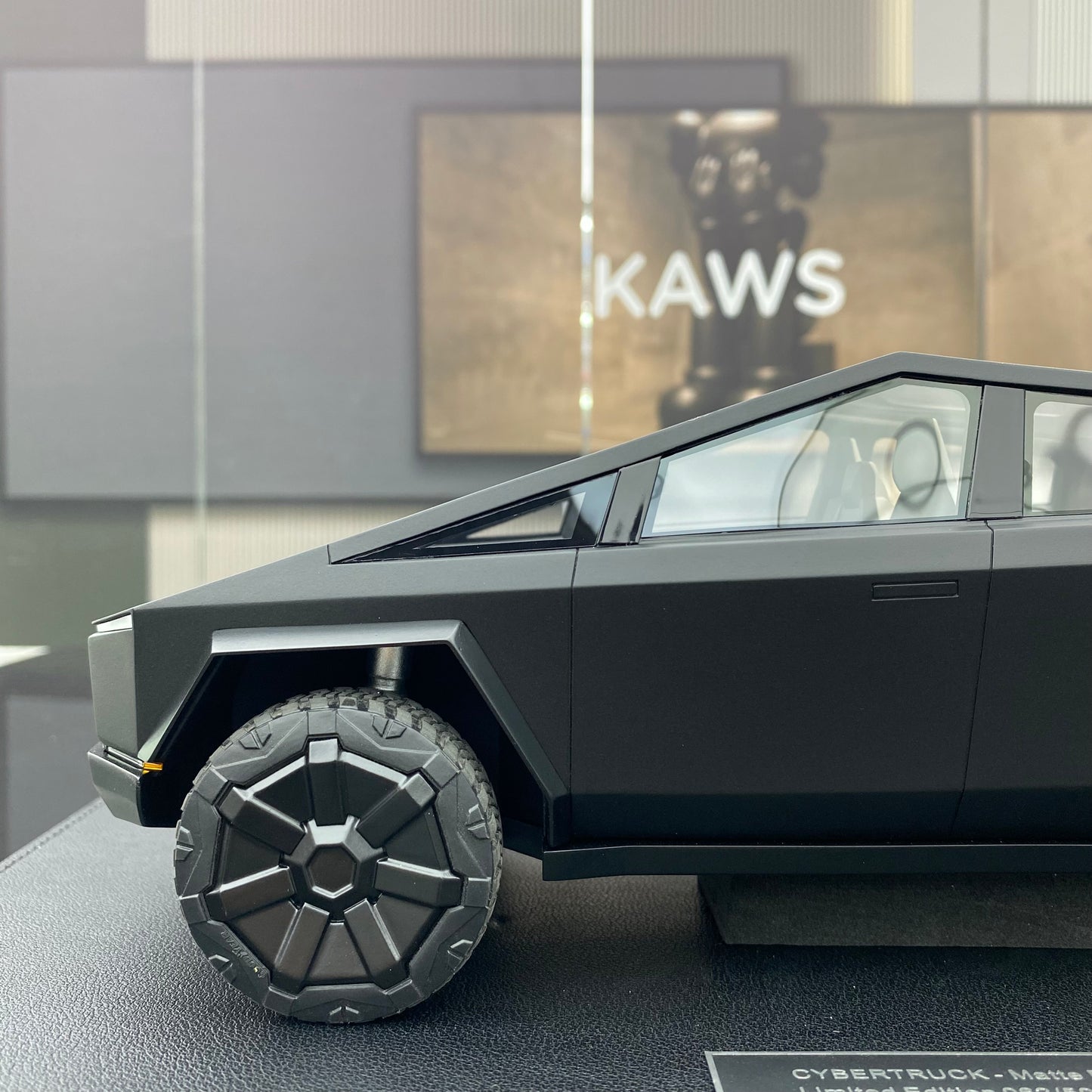 TOP Marques 1:18 Tesla Cybertruck resin car model