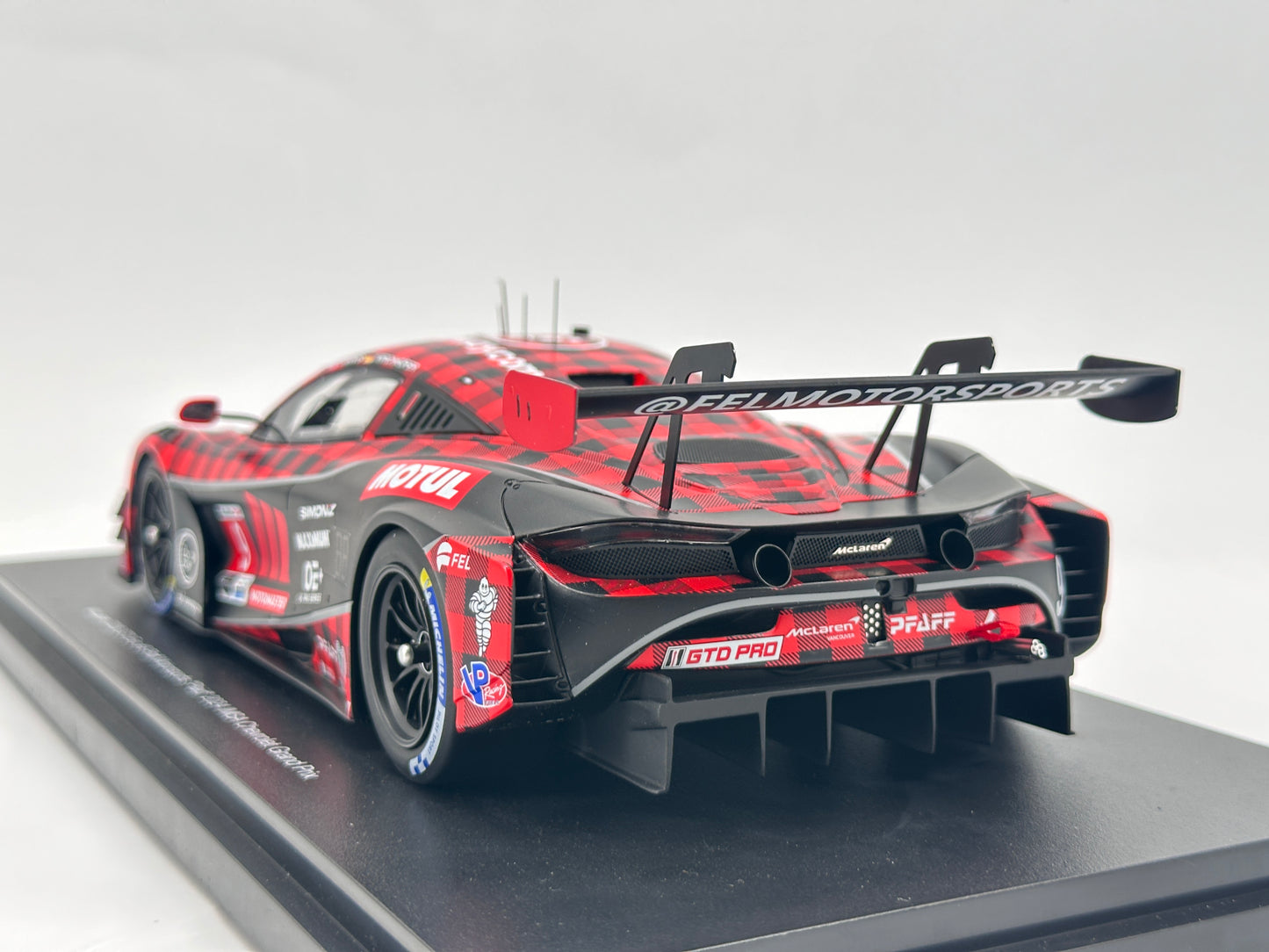TOPSPEED 1/18 McLaren 720S GT3 Evo #9 Pfaff Motorsports Plaid Red Plaid Resin Model