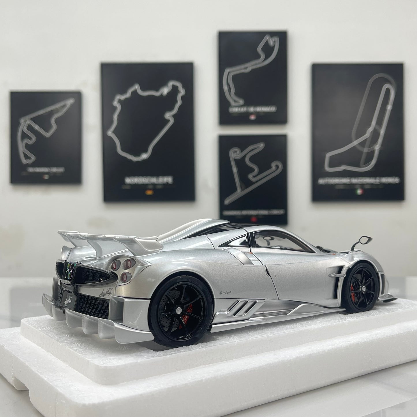 LCD 1/18 Pagani Imola Silver LCD125