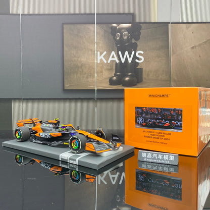 MINICHAMPS 1/18 McLaren FORMULA 1 TEAM MCL38 - LANDO NORRIS black and orange paint