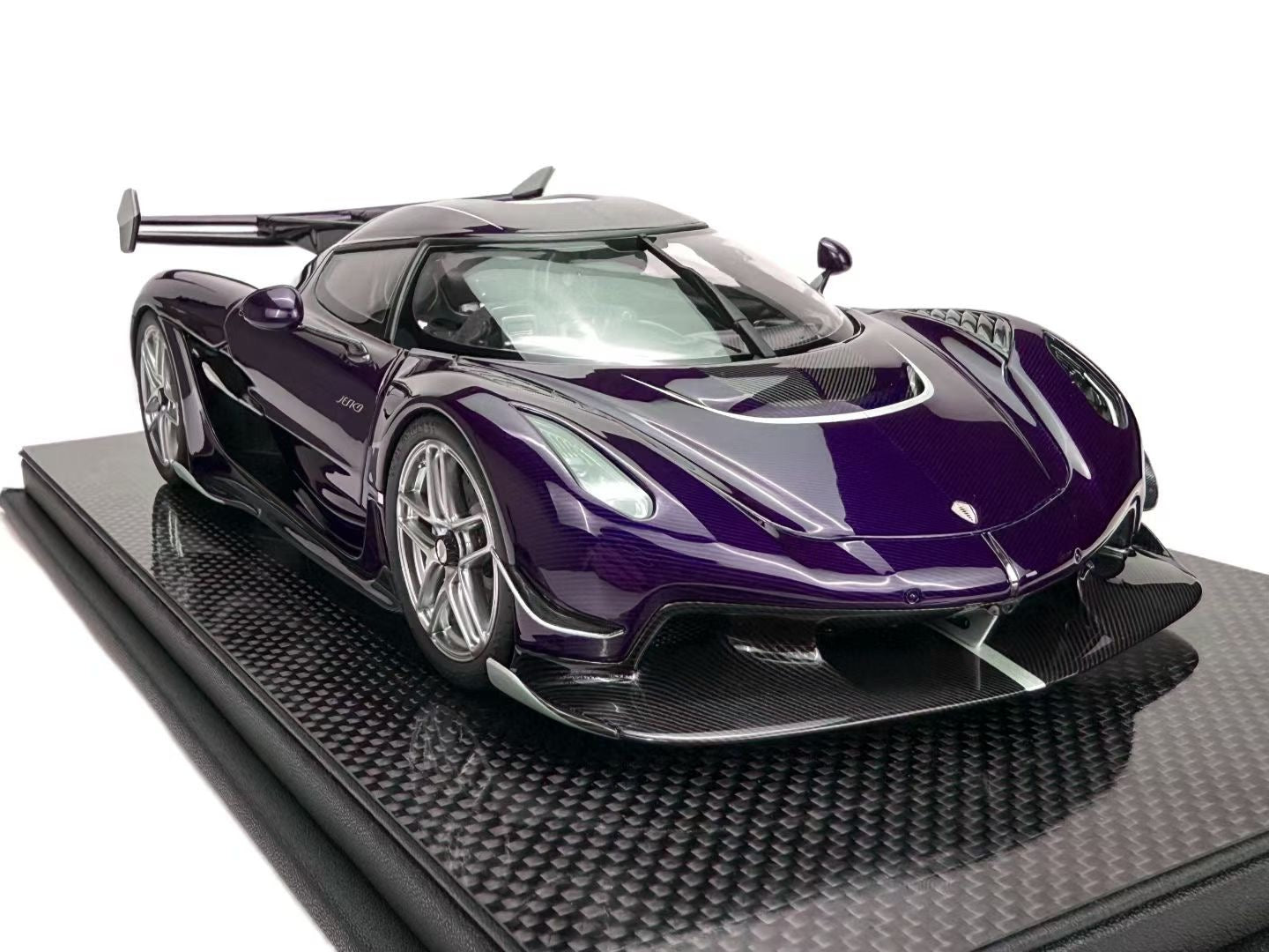 Frontiart 1/18 Koenigsegg Jesko Carbon Purple, limited to 100 units worldwide.