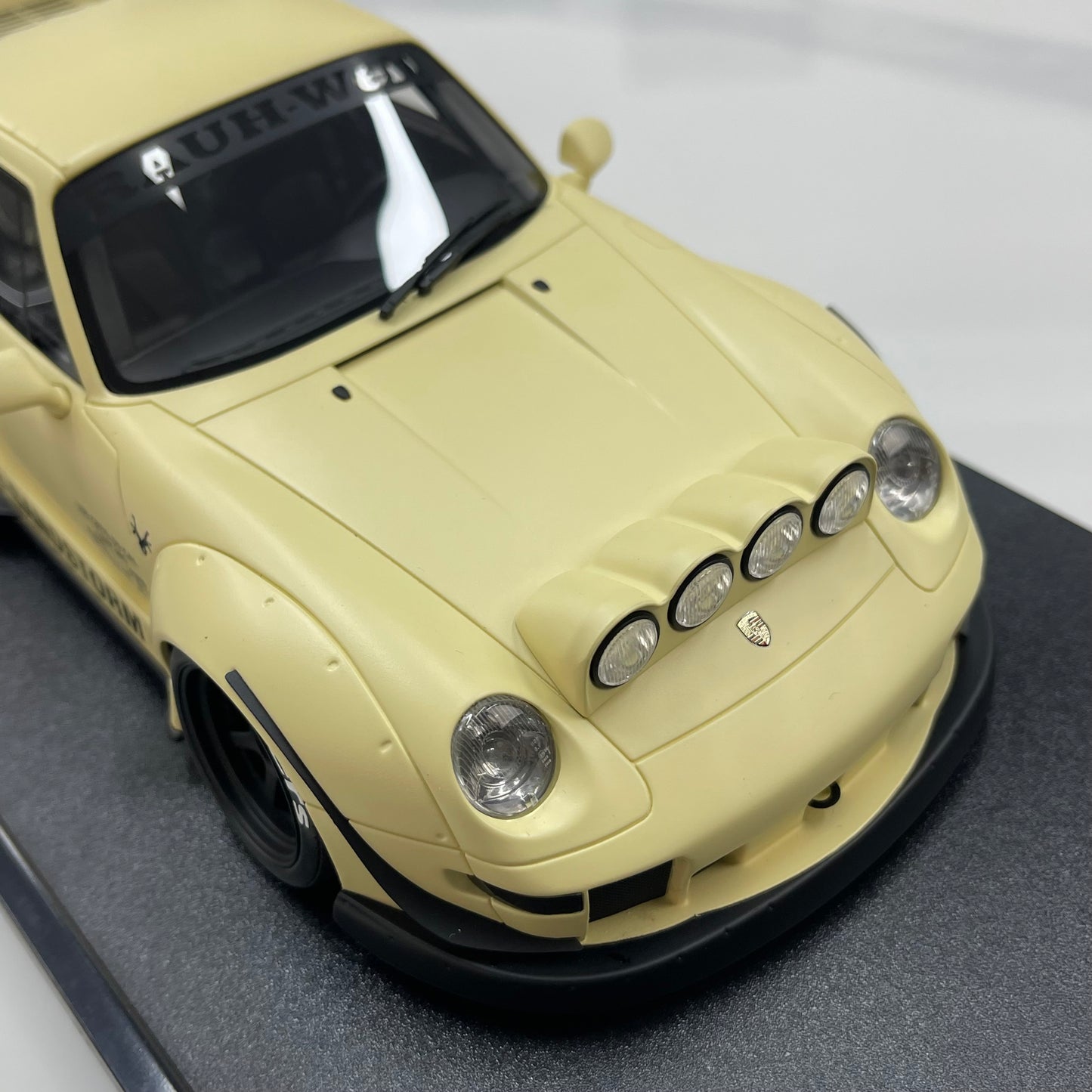 GT Spirit 1/18 Porsche RWB Sandstorm Beige GT566