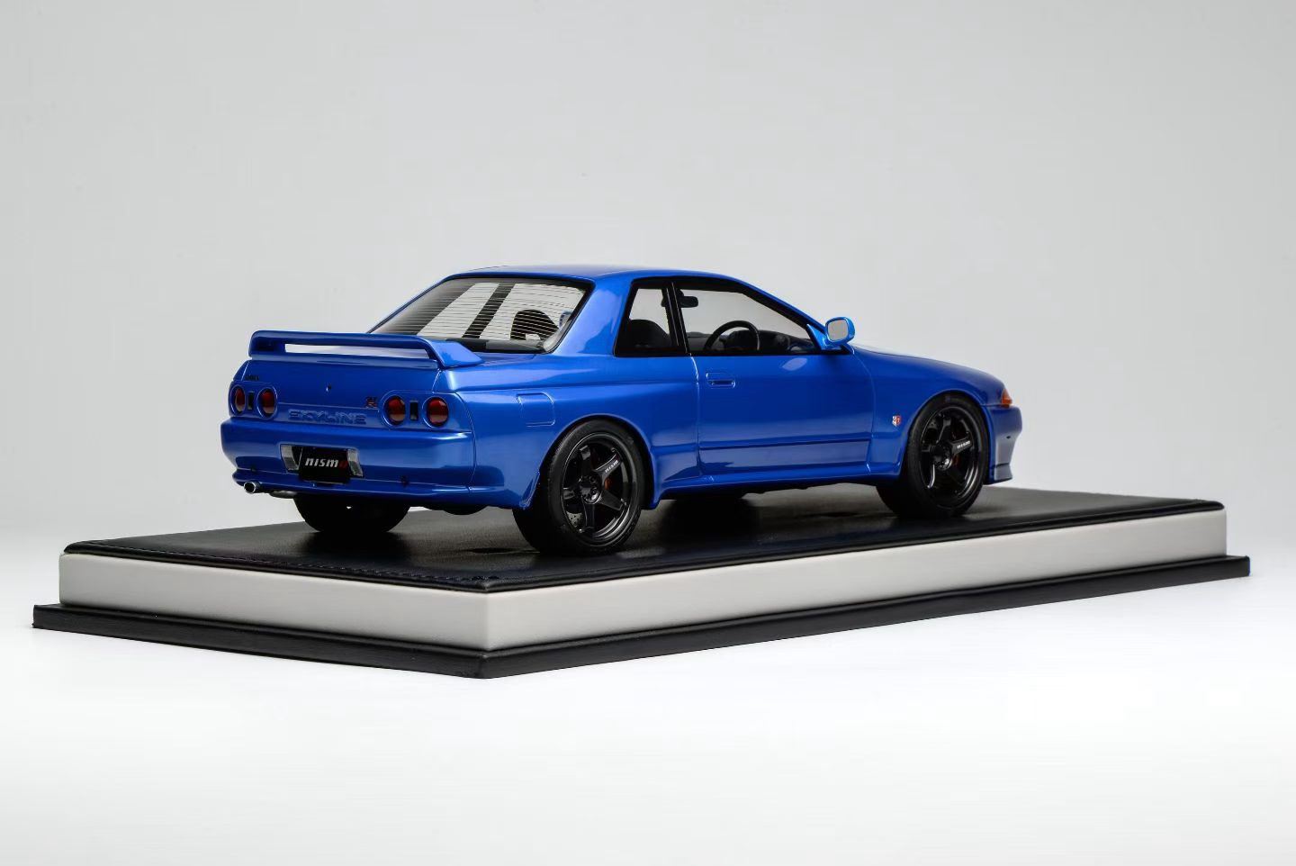 MOTORHELIX 1/18 Nissan Skyline GT-R (R32) Diecast Model
