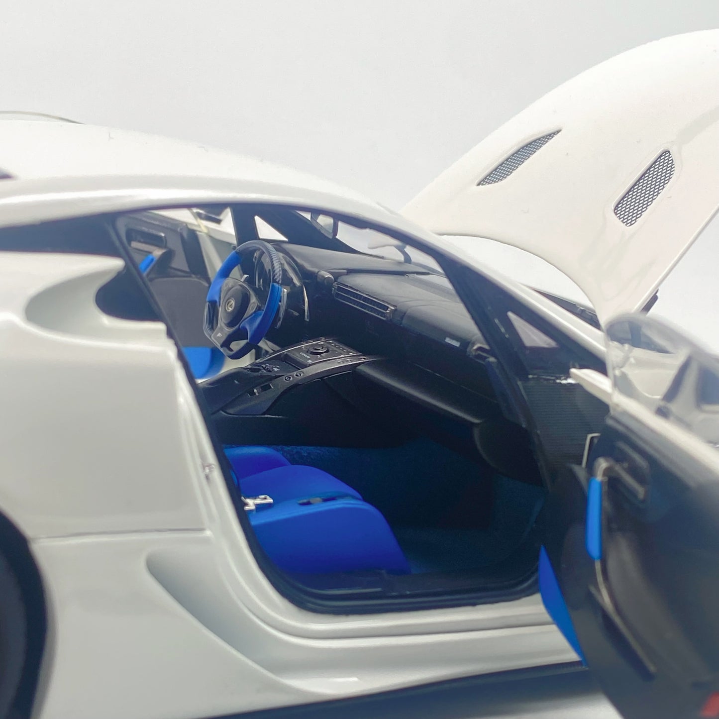 WELL 1/18 Lexus LFA white alloy simulation model car ornaments
