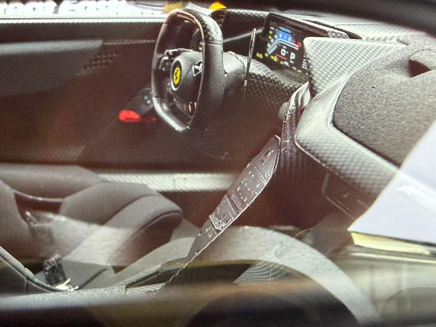 BBR 1:18 Ferrari F80 Giallo Modena 09/10 DDJ092