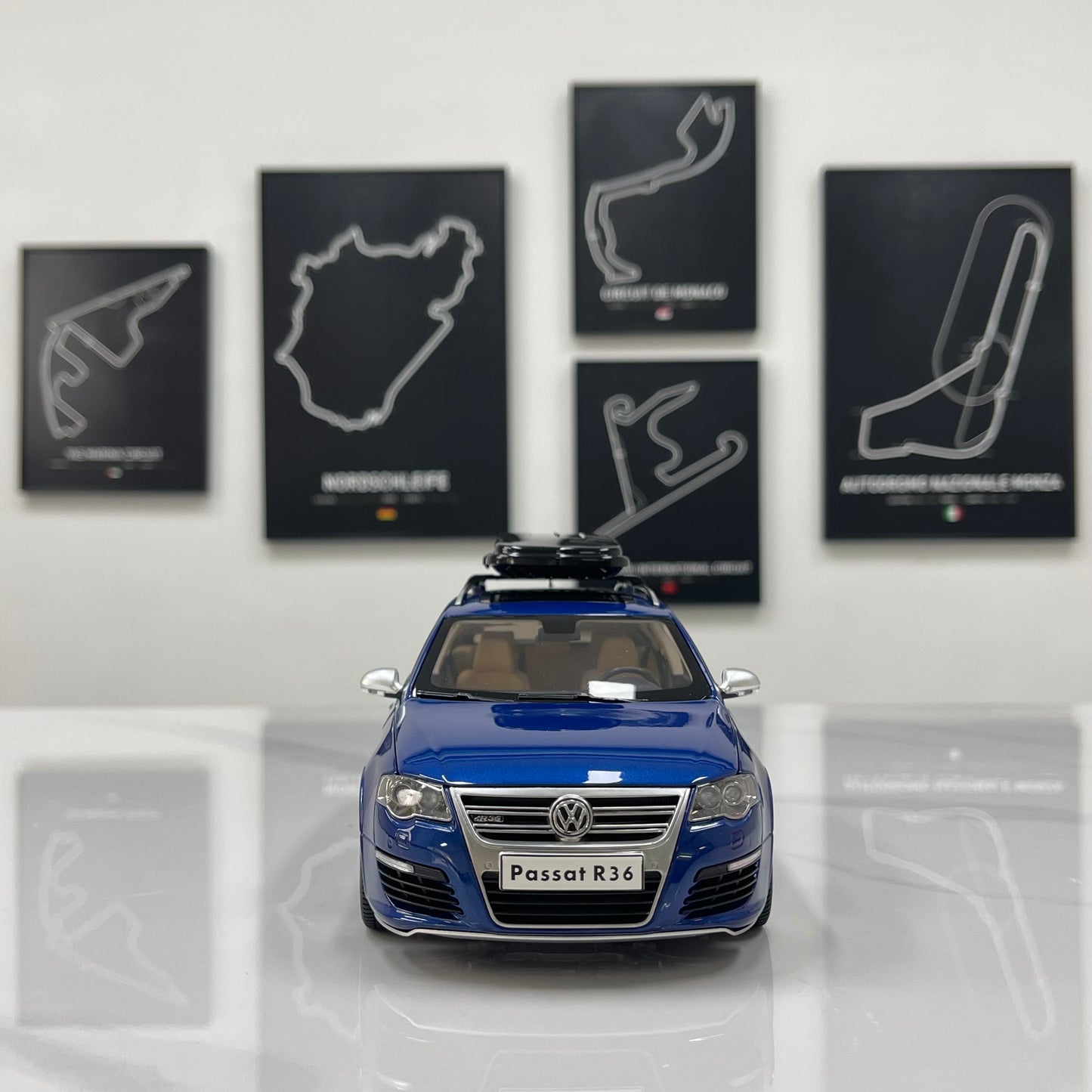 NZG 1/18 Volkswagen Passat R36 wagon Biscay Blue alloy model car