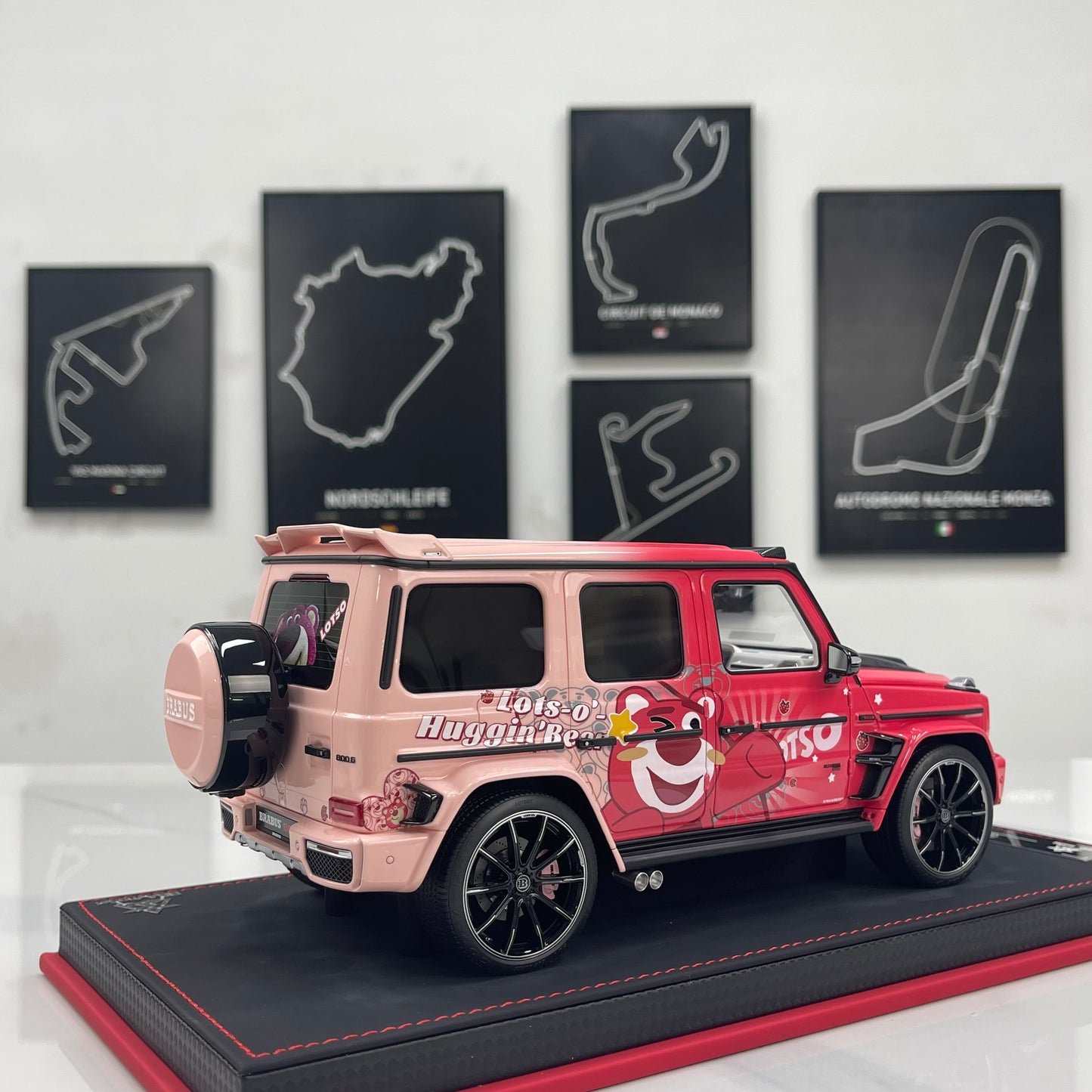 BBA Model 1/18 Brabus G800 "Lotso" (Strawberry Bear) BBA083