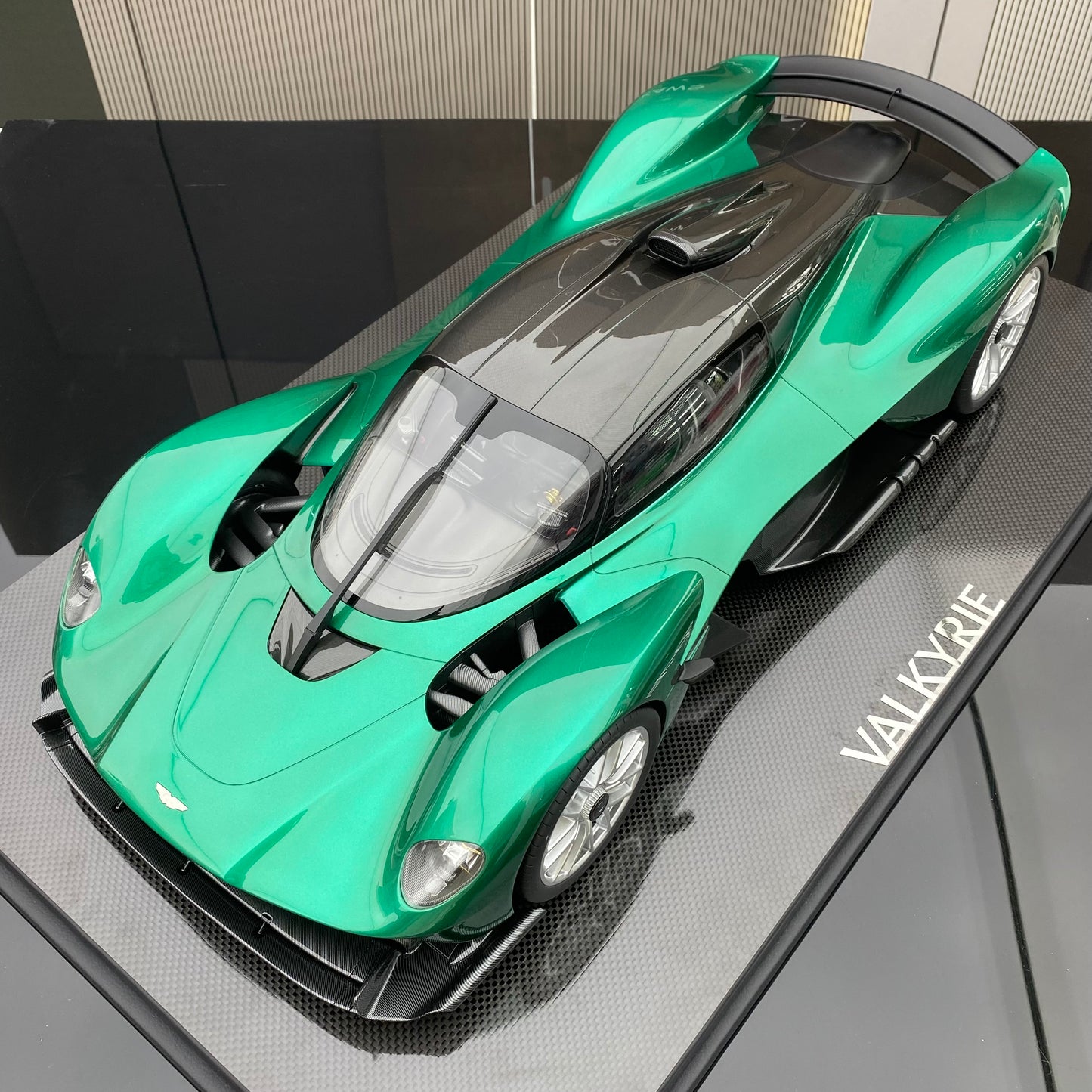 FRONTIART 1/8 Aston Martin Valkyire British Green FA Limited Edition Model