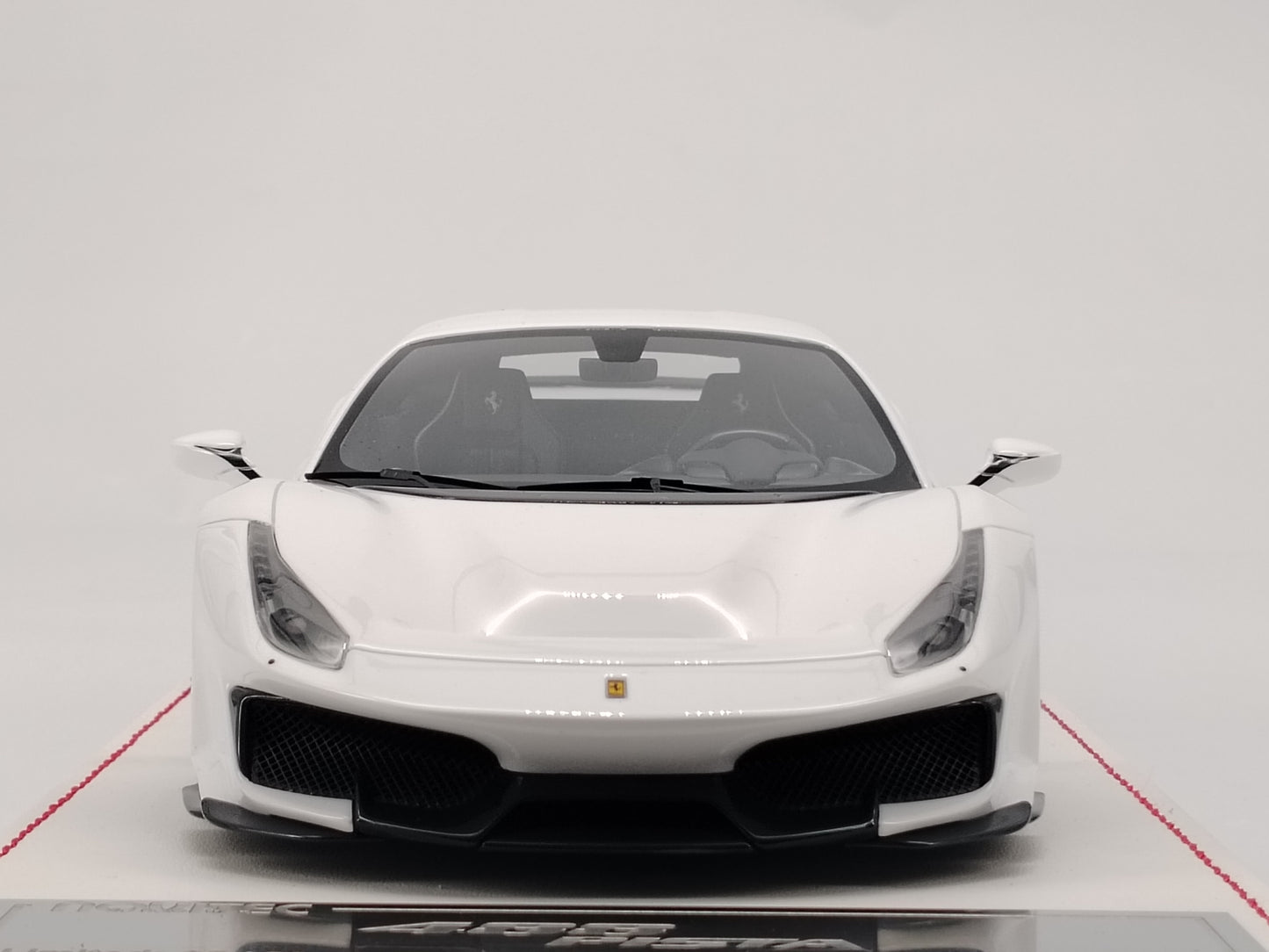 DG 1/18 Ferrari 488 Pista White Simulation Car Model