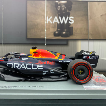 SPARK 1/18 Oracle F1 Team RB19 2023 British Grand Prix Victory No. 1 Verstappen Red Bull Limited Edition Simulation Car Model