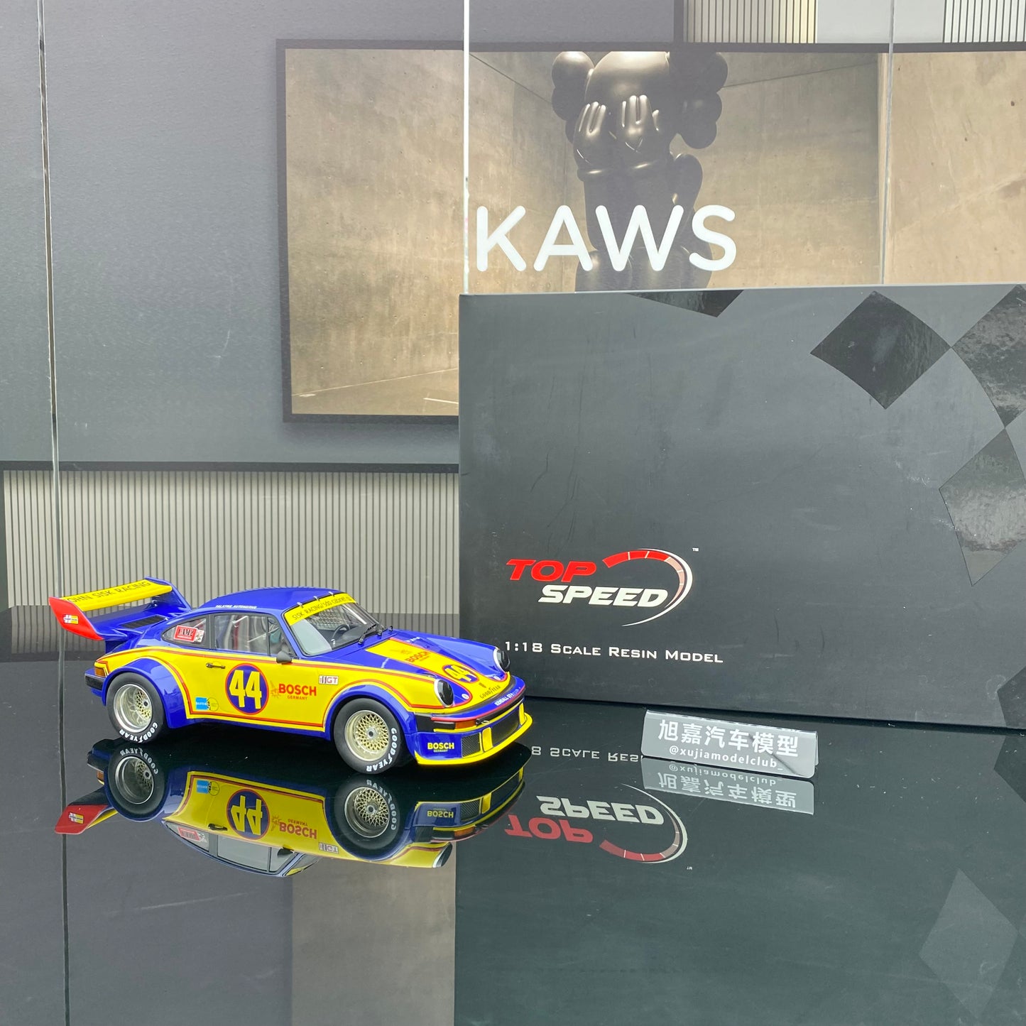 TOPSPEED 1/18 Porsche 934.5 blue and yellow painting simulation car model collection ornaments