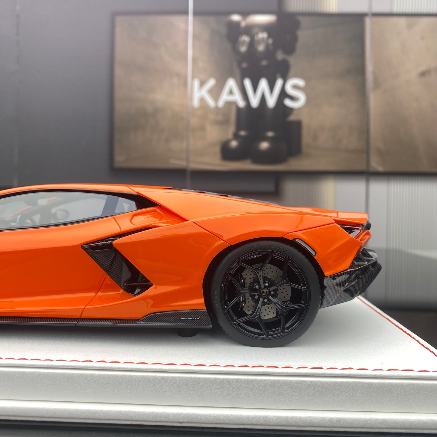 RUNNER 1/18 Lamborghini Reveulto limited edition car model ornament