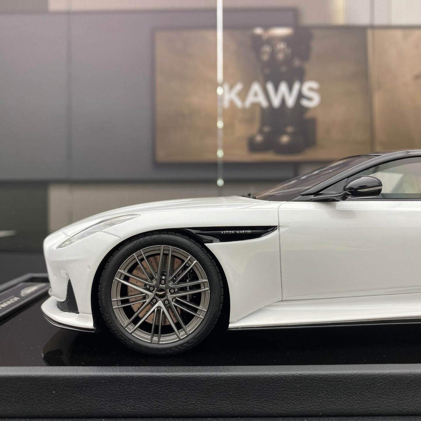 MH 1/18 Aston Martin DB12 COUPE limited edition car model gift