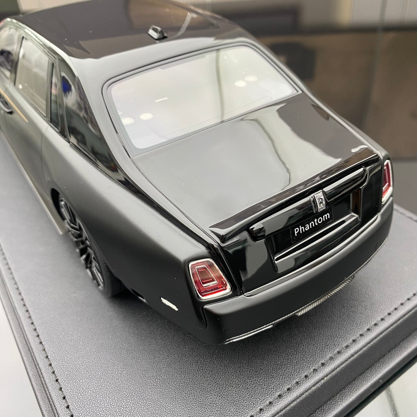 VMB 1/18 Rolls-Royce Phantom Matt Black Glossy Black Double Color Matching Limited Edition Car Model Ornament