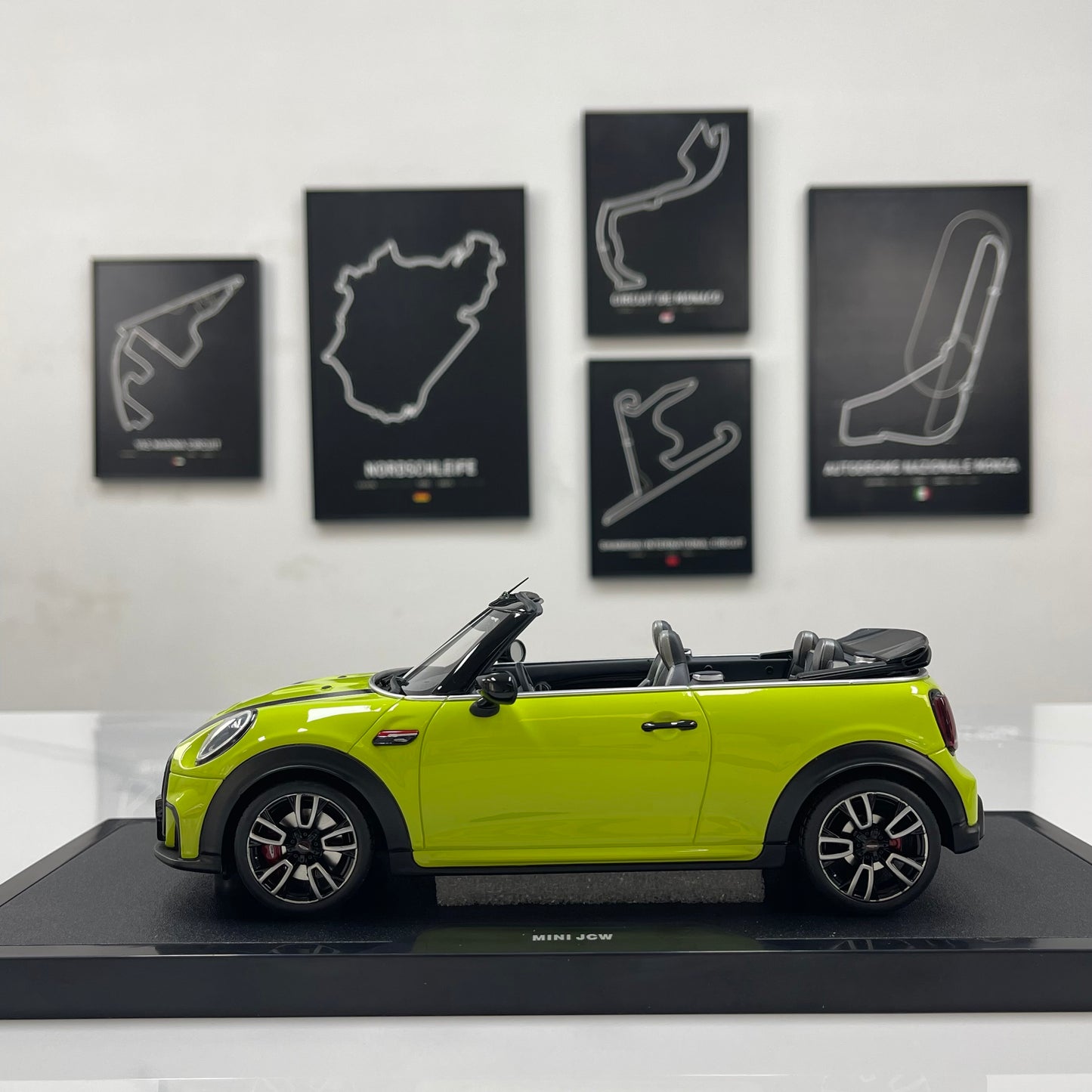 OTTO 1/18 MINI JCW Cabrio Zesty Yellow OT1303