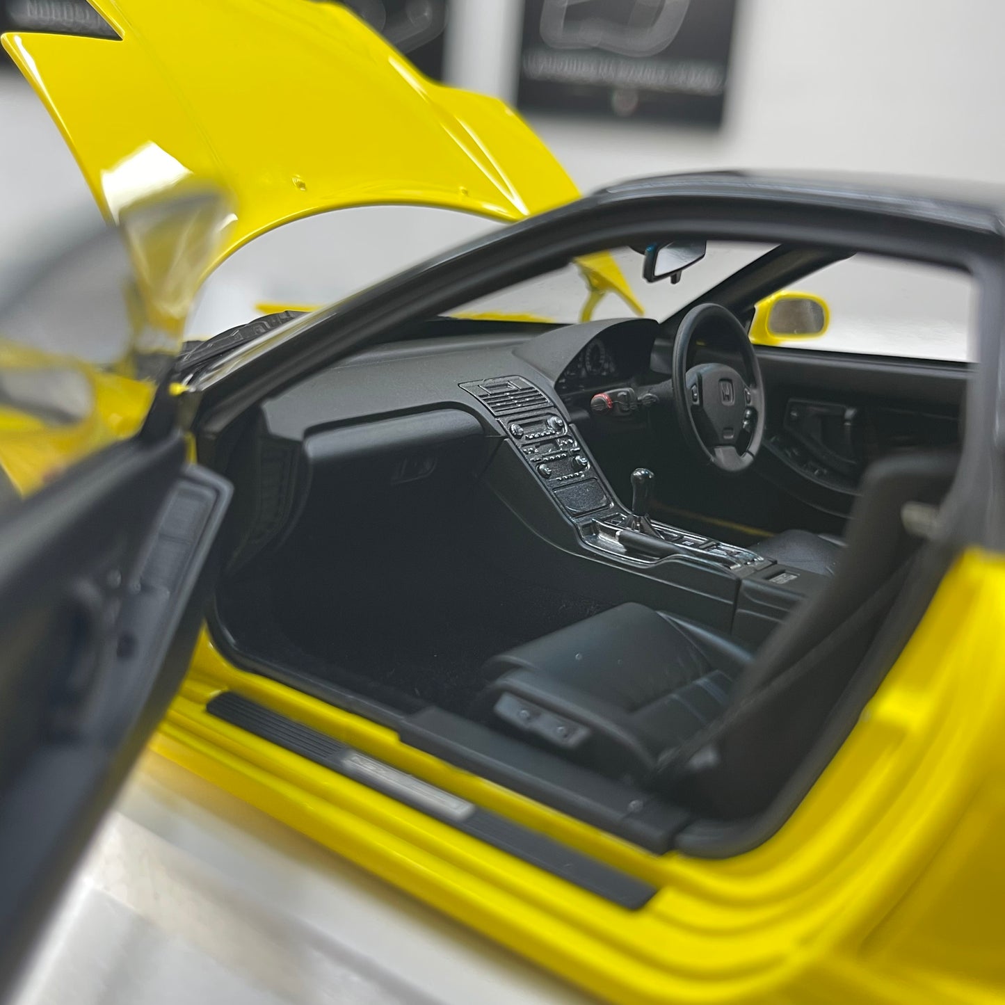 LCD 1/18 Honda NSX First Generation (MK1/NA1) - Yellow (LCD18022-YE)