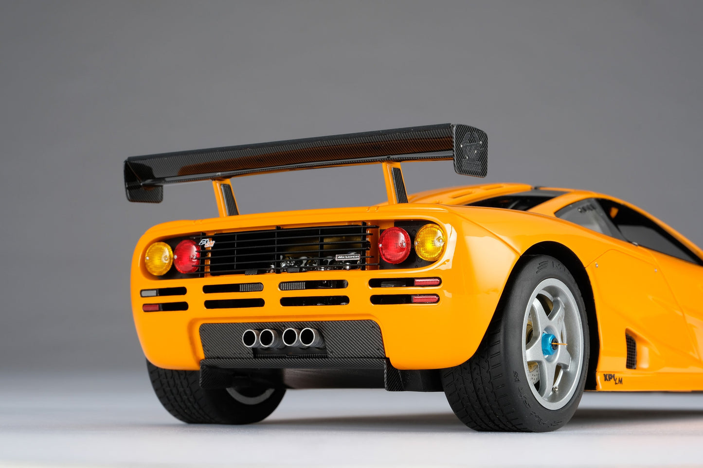 Amalgam 1/18 McLaren F1LM yellow simulation car model birthday gift ornament