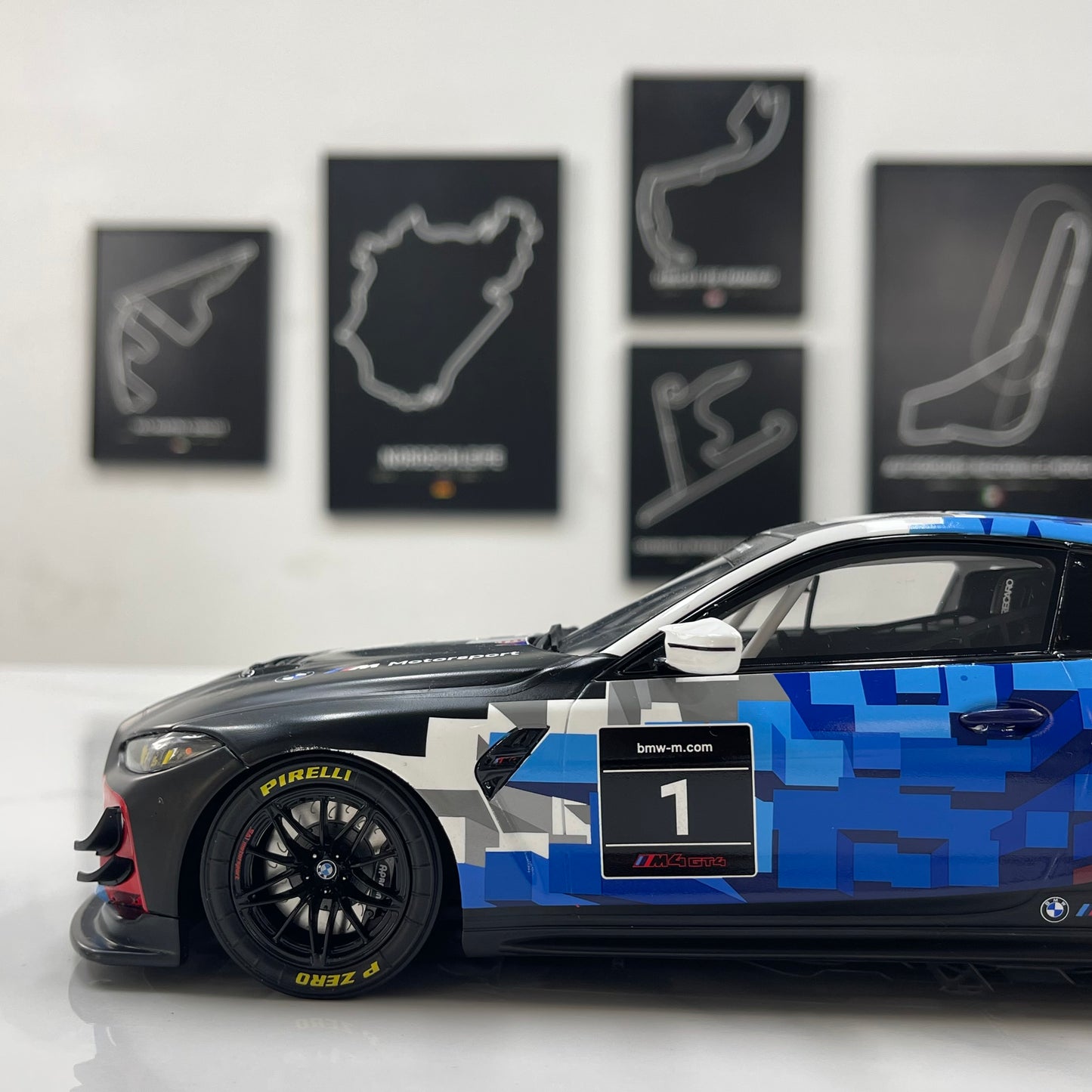 OTTO 1/18 BMW M4 GT4 White/Blue/Black OT1125