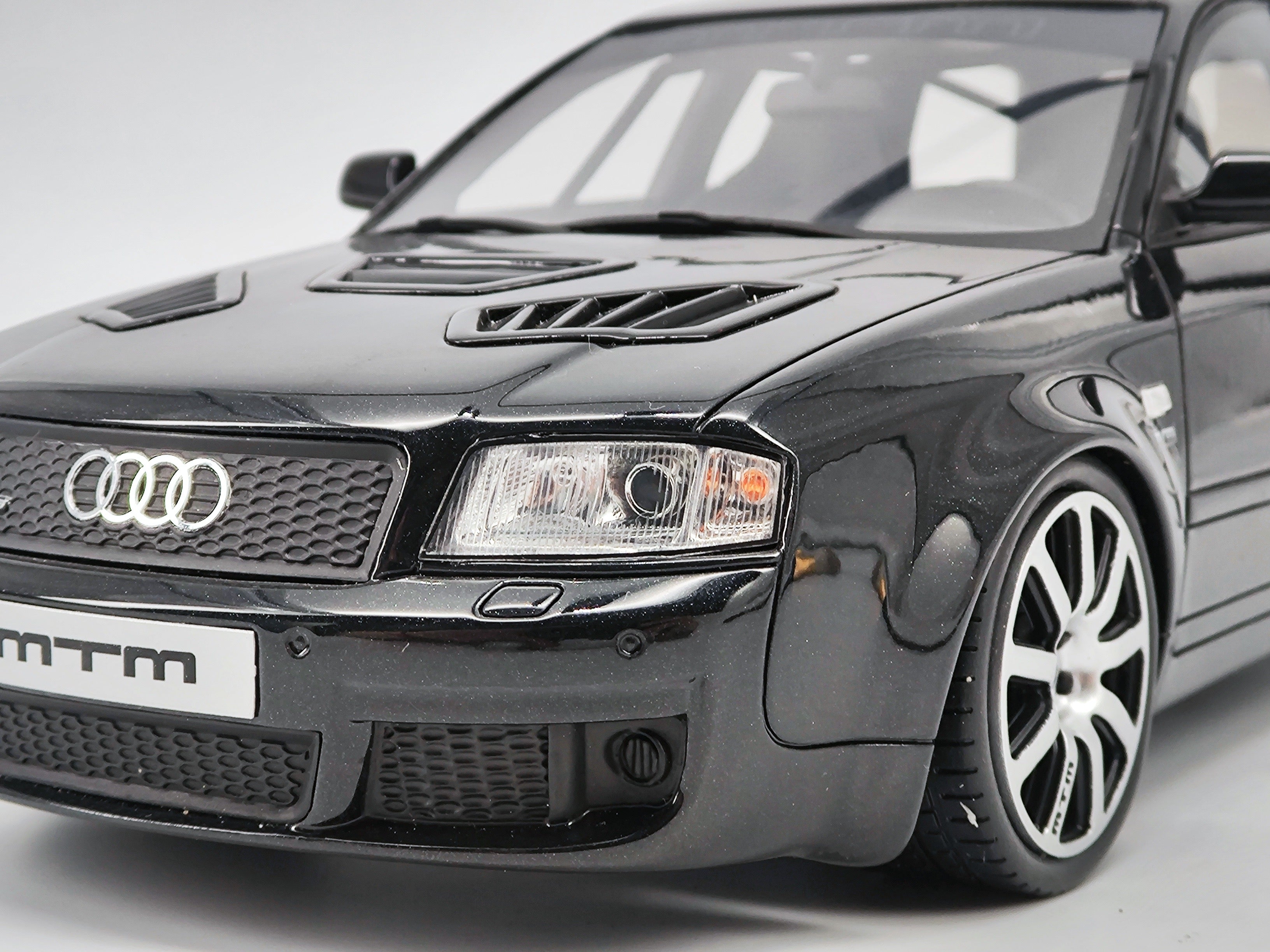 アウディ RS6 クラブスポーツ MTM 1/18 オットー 京商 1/18 OTTO 2004 Audi RS6 Clubsport MTM (Black) Resin Car