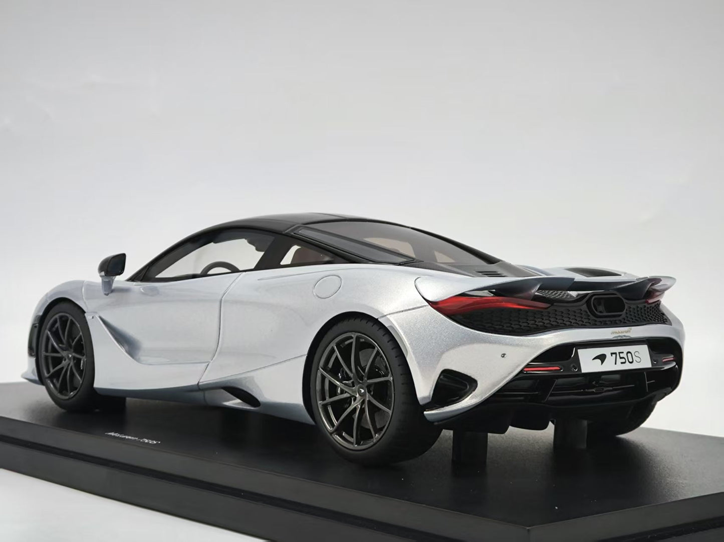 Topspeed 1/18 McLaren 720s Silver Resin Model TS0546
