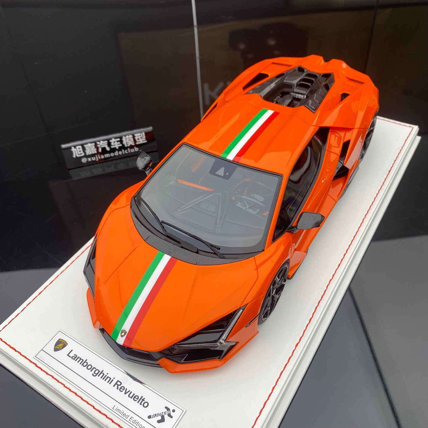 RUNNER 1/18 Lamborghini Reveulto limited edition car model ornament