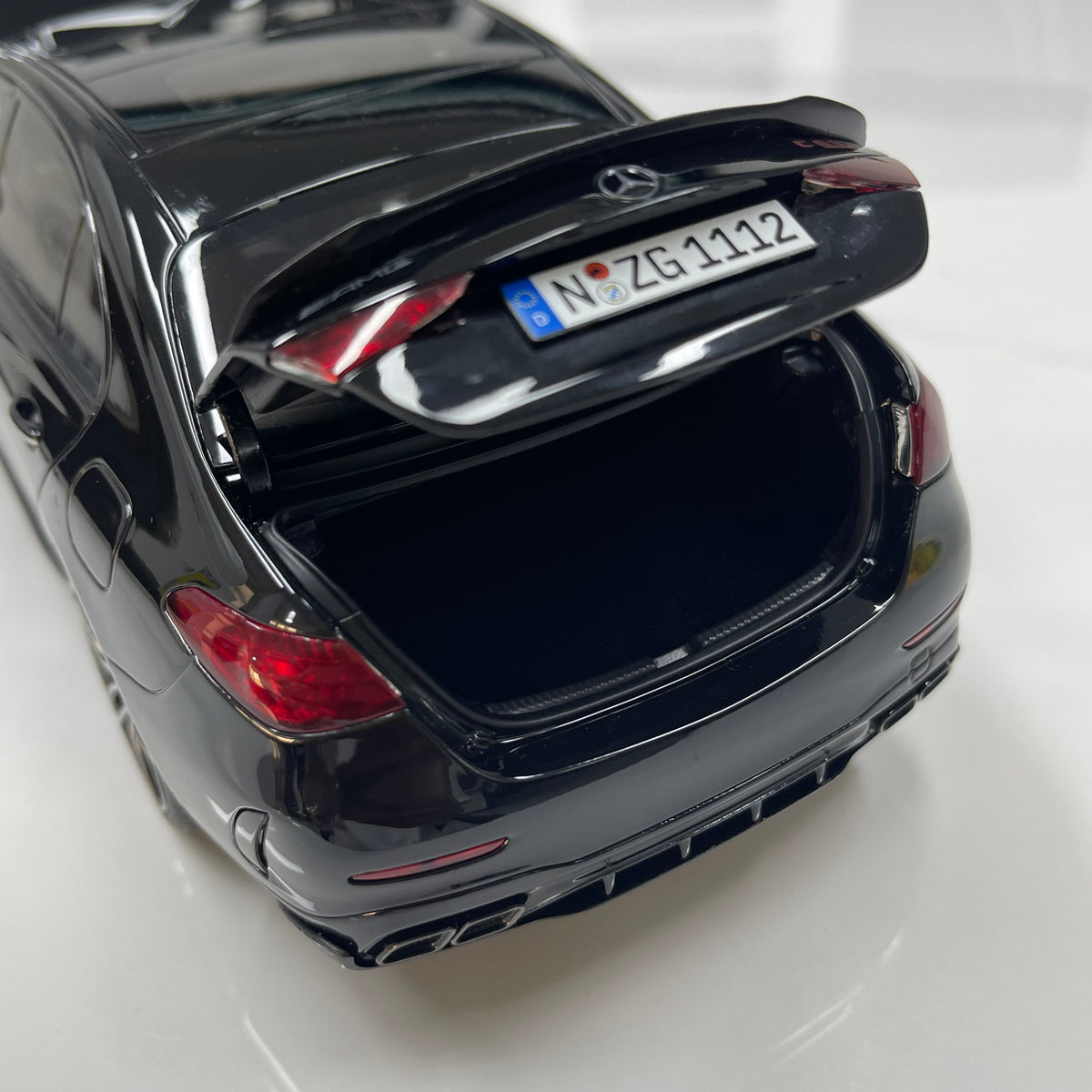 NZG 1/18 Mercedes-AMG C63 S E-Performance, Gloss Black (111200050)