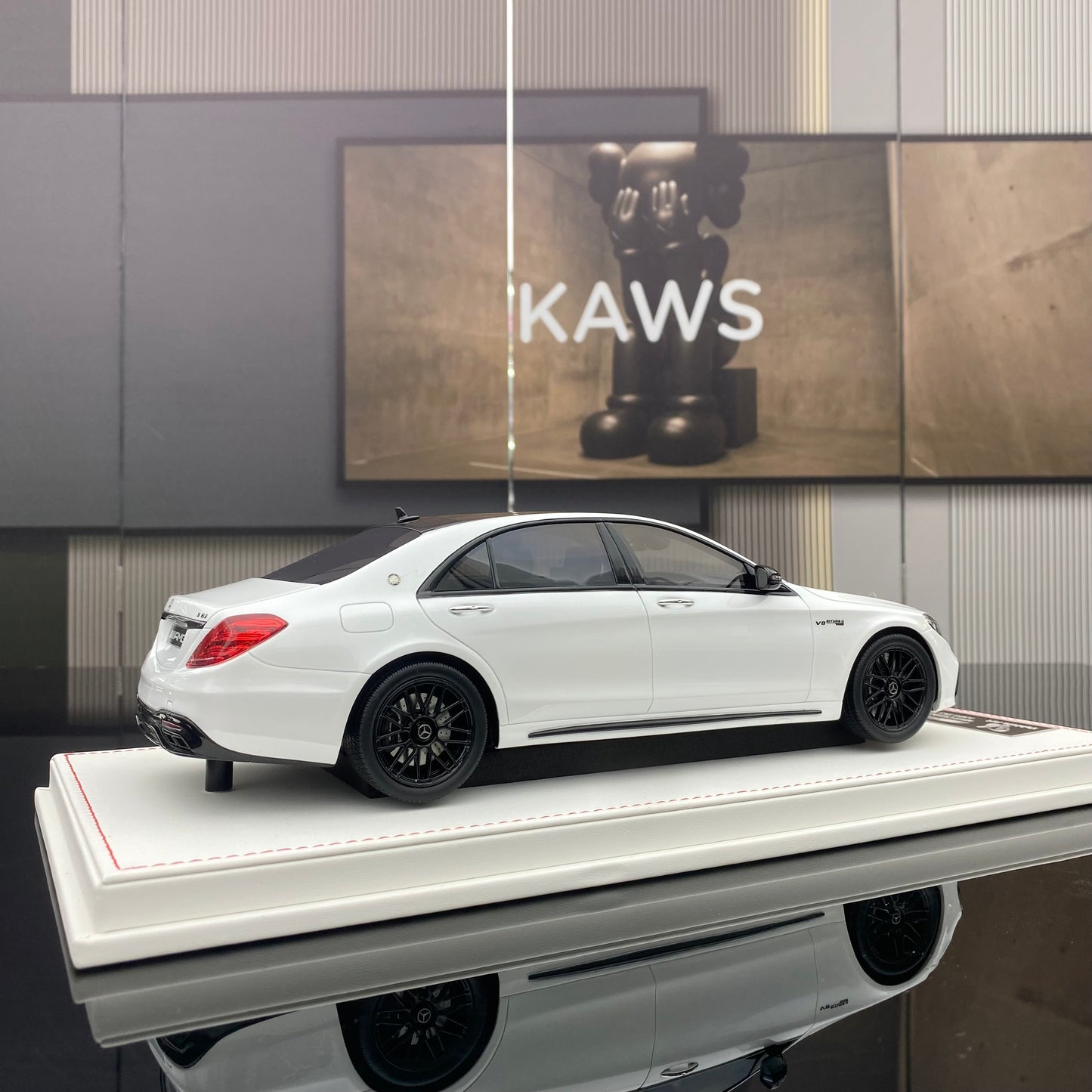 VEHICLE Art 1/18 Mercedes-Benz AMG S63 white car model ornament