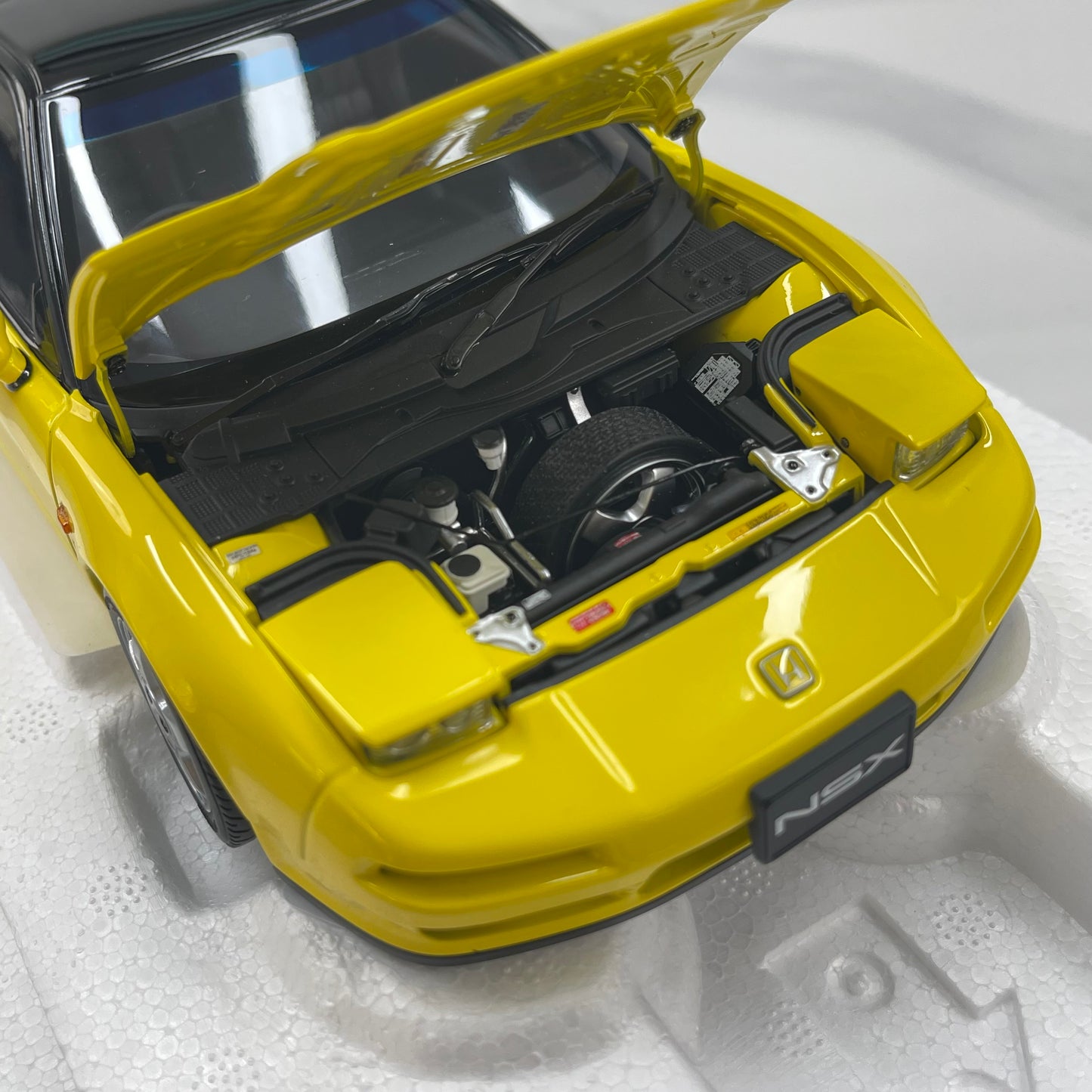 LCD 1/18 Honda NSX First Generation (MK1/NA1) - Yellow (LCD18022-YE)