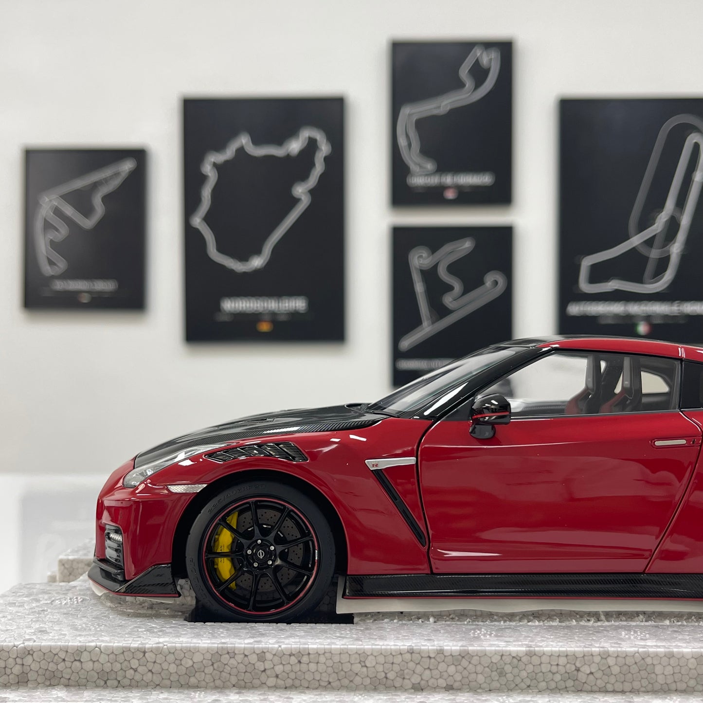 MOTORHELIX 1/18 Nissan GT-R NISMO (R35) Special Edition 2022 Vibrant Red Alloy Full-Opening Model Car