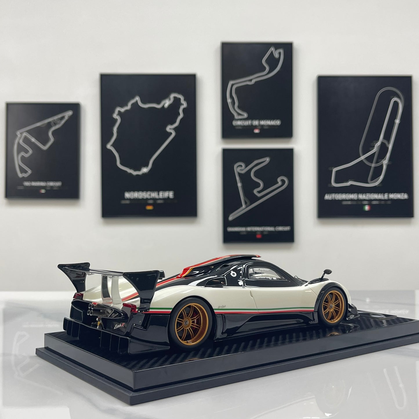 KASH MODEL 1/18 Pagani Zonda R Warm Pearl White KPZR003