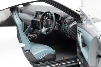 MOTORHELIX 1/18 Nissan GTR R35 Alloy Diecast Car Model