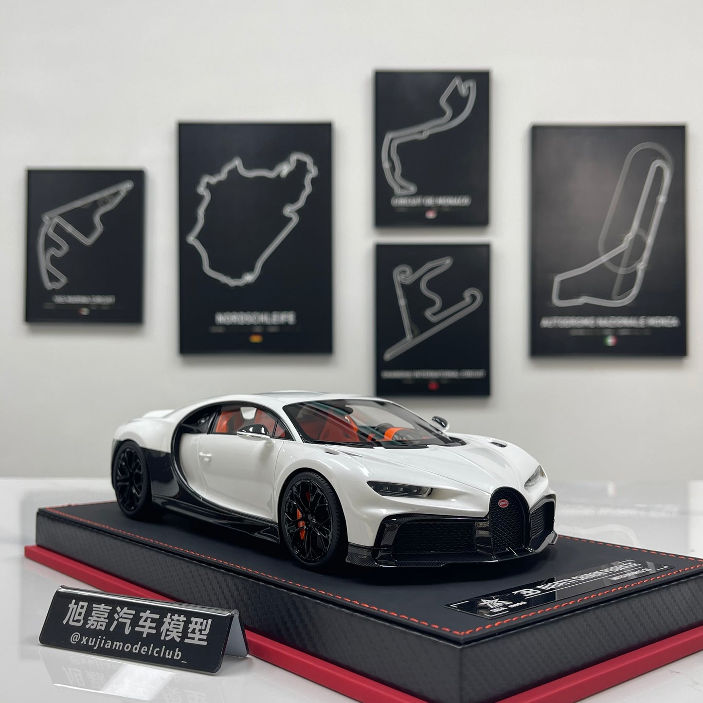 BBA MODEL 1/18 Bugatti Chiron Profilée – Black & White Panda