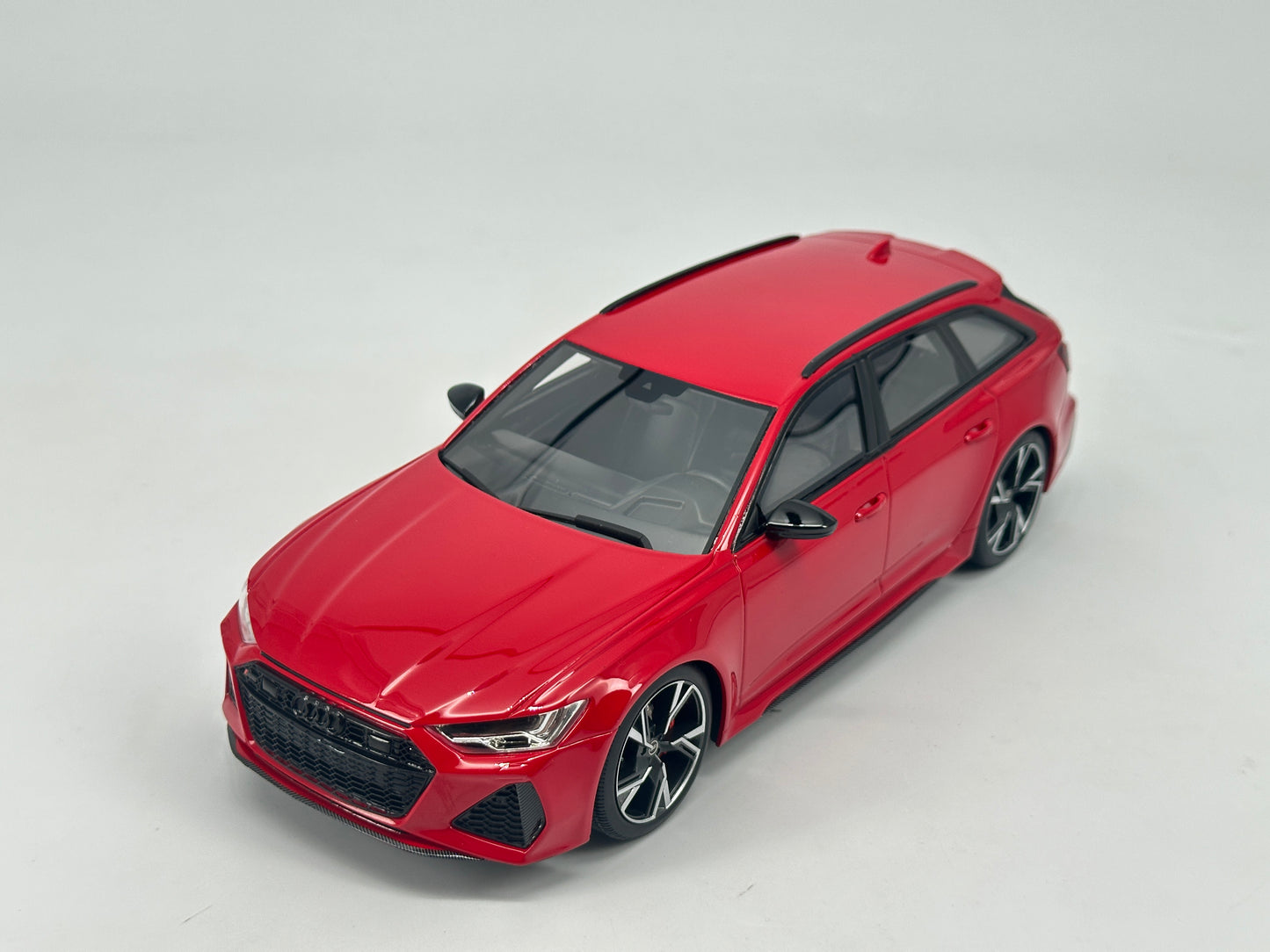TOPSPEED 1/18 Audi AUDI RS6 AVANT Simulation Car Model Ornaments Closed