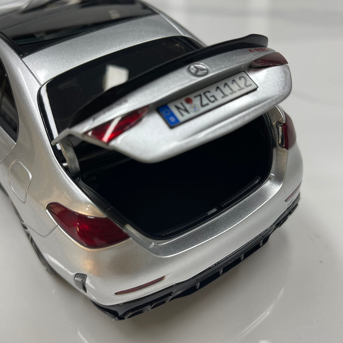 NZG 1/18 Mercedes-AMG C63 S E Performance – Tech Silver (111200055)