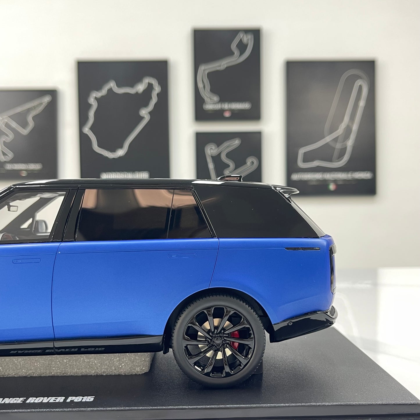 GT Spirit 1/18 Land Rover Range Rover P615 SV Blue GT540