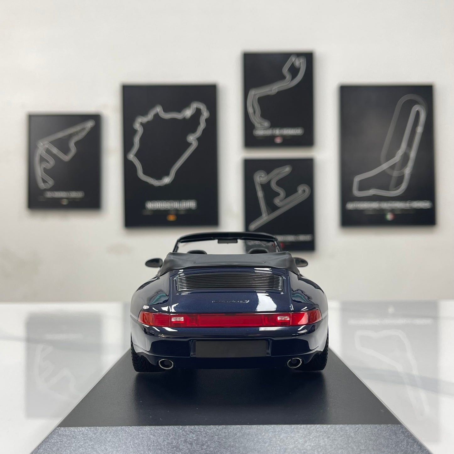 MINICHAMPS 1/18 Porsche 911 (993) Cabriolet, Metallic Blue (155061130)