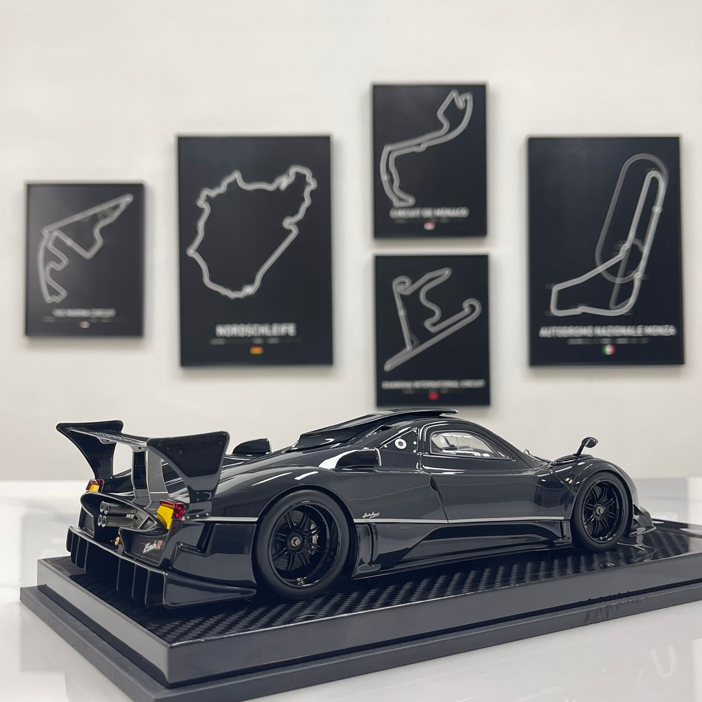 KASH MODEL 1/18 Pagani Zonda R Gloss Carbon Black KPZR002
