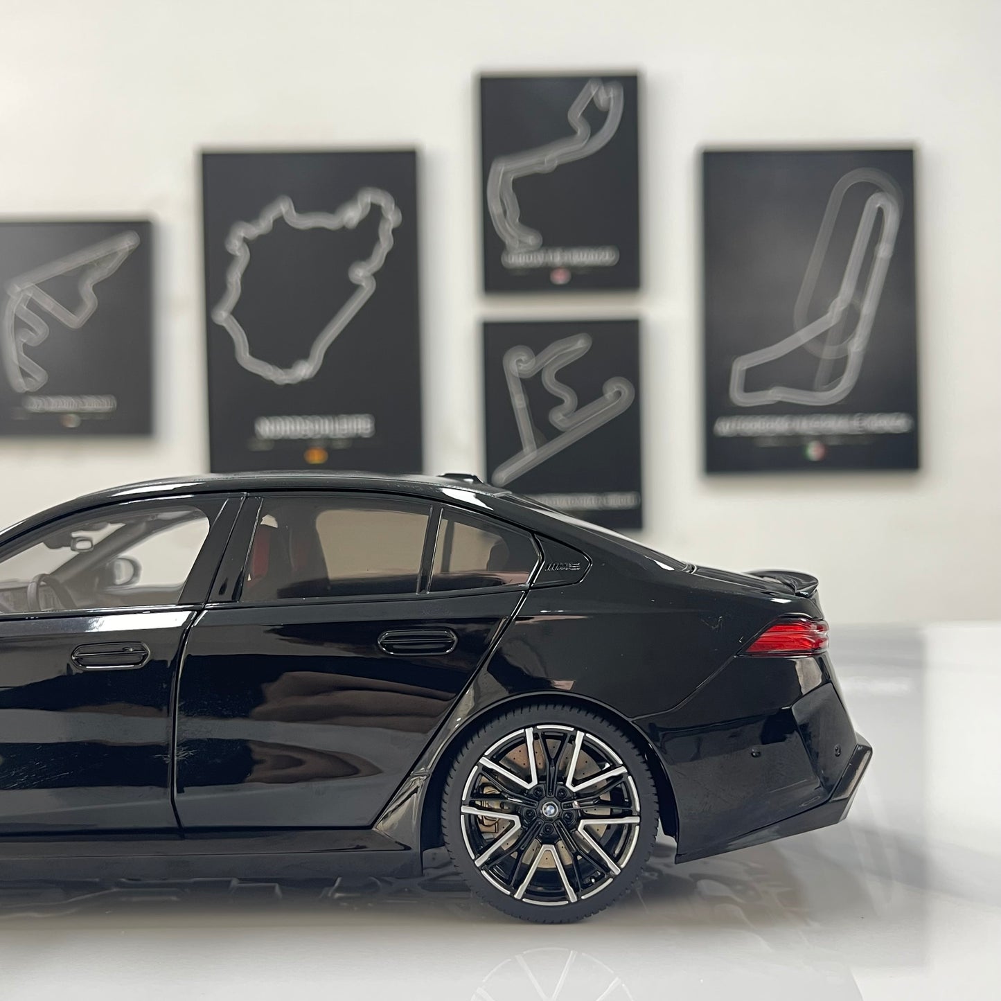 MINICHAMPS 1/18 BMW M5 2024 Metallic Black 110023801