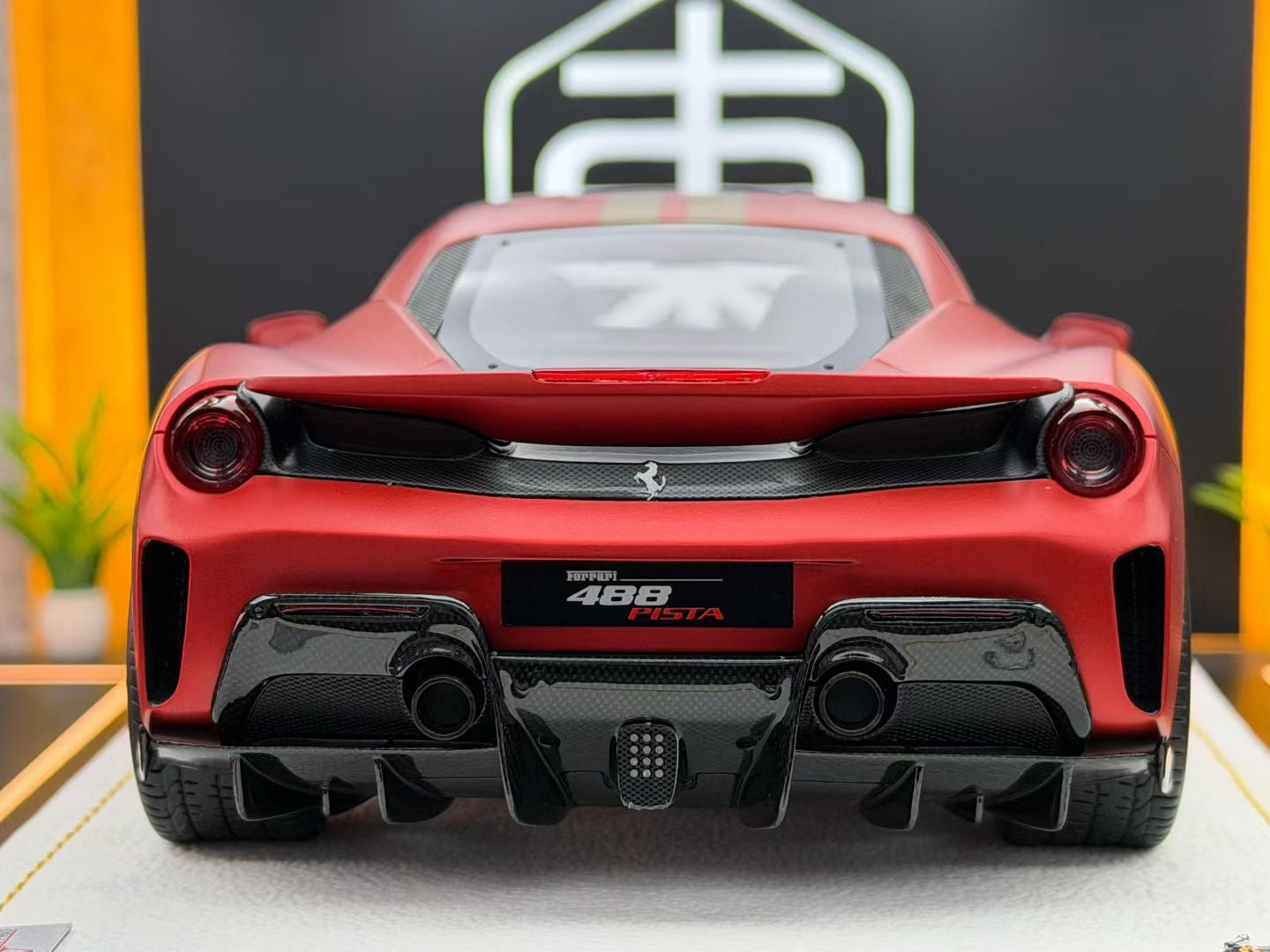 MR 1:18 Ferrari 488 Pista Matt New Rosso Carsa 08/39 DDJ057