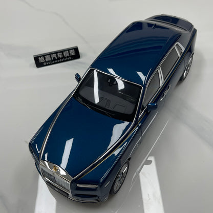 ZP 1/18 Rolls-Royce Phantom VIII (Gold Badge / Leather Suitcase Edition) – Pikes Peak Blue (ZP118)