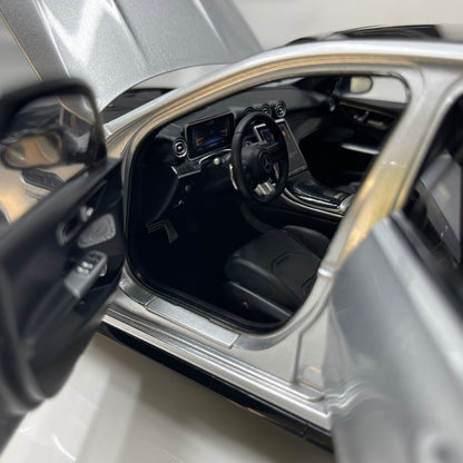 NZG 1/18 Mercedes-AMG C63 S E Performance – Tech Silver (111200055)