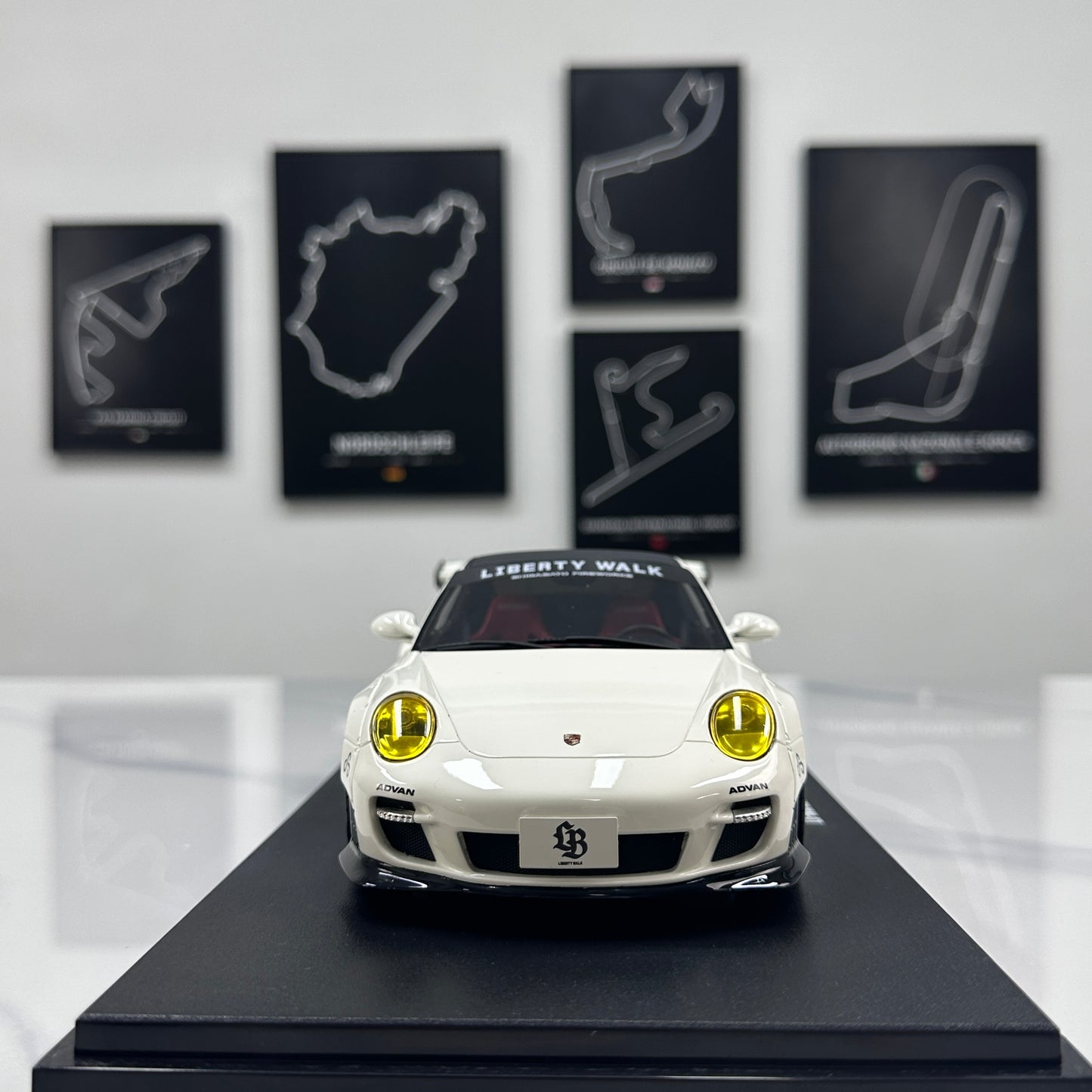 GT Spirit 1/18 Porsche LB-WORKS 997 TURBO White GT958